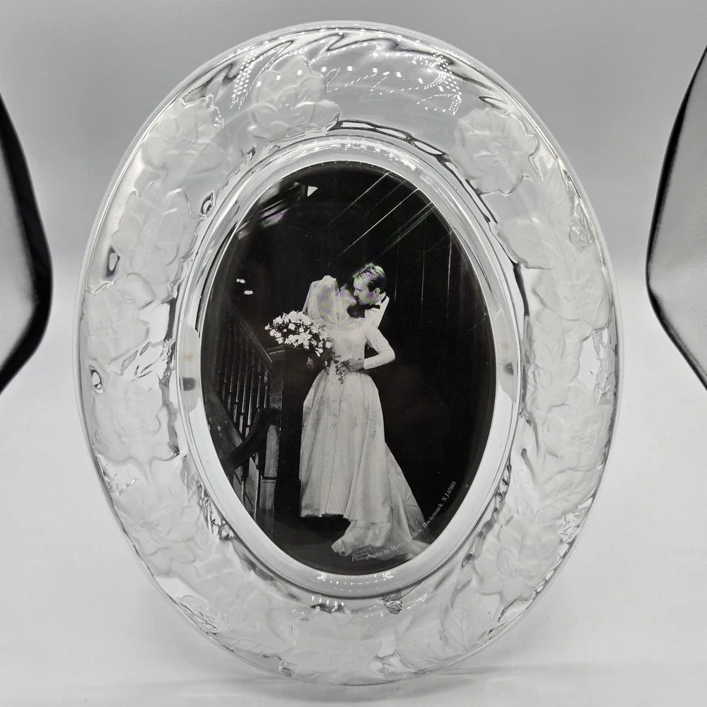 5x7 Vintage Oval Japanese Crystal Glass Picture Frame | Rose Leaf Floral Pattern